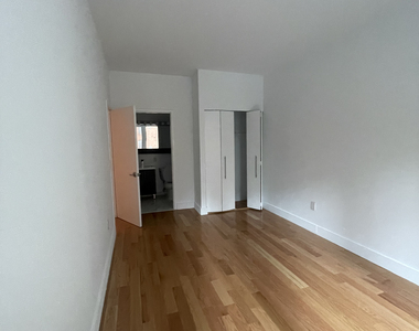 Perfect 2 Bed / 2 Bath - Flex 4 - Luxury Building - Pet Friendly - Close to Subways  - Photo Thumbnail 3