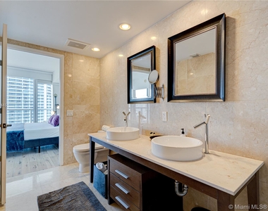 485 Brickell Ave - Photo Thumbnail 13