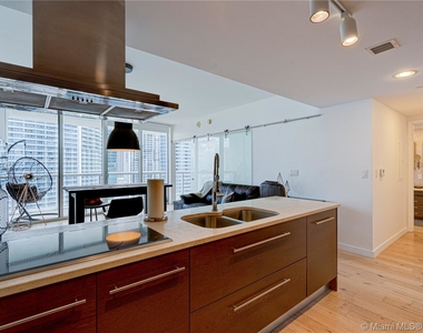 485 Brickell Ave - Photo Thumbnail 5