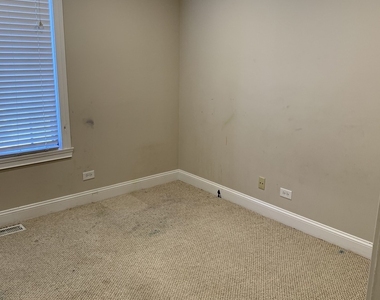 913 Jackson Court - Photo Thumbnail 21