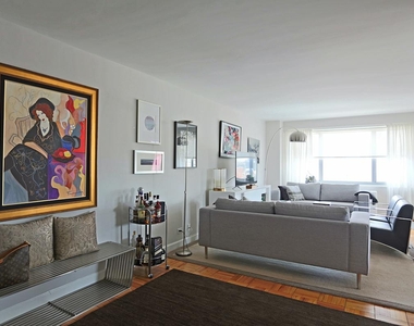 70s East Spectacular 4 rooms $5,495 - Photo Thumbnail 1