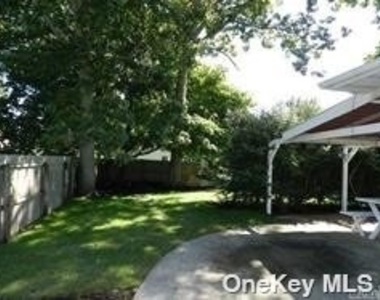 7 Miller Drive - Photo Thumbnail 5