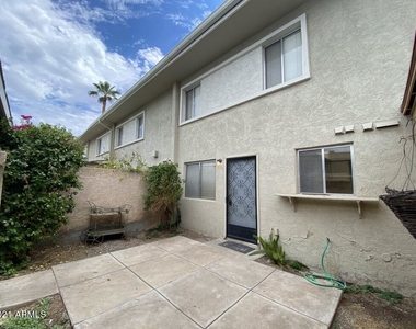 610 E Montebello Avenue - Photo Thumbnail 18