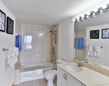 1750 N Bayshore Dr Apt 5002 - Photo Thumbnail 11