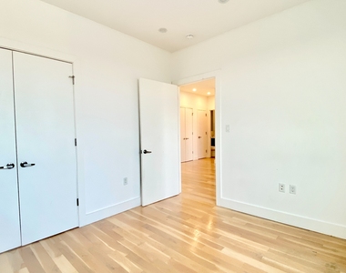 818 Lexington Avenue - Photo Thumbnail 4