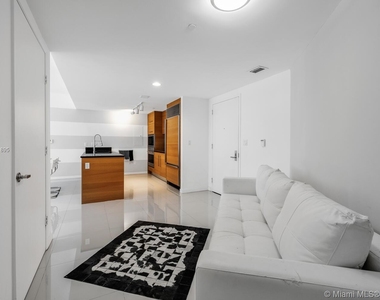 475 Brickell Ave - Photo Thumbnail 14