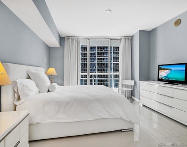 475 Brickell Ave - Photo Thumbnail 16