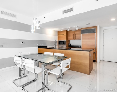 475 Brickell Ave - Photo Thumbnail 8