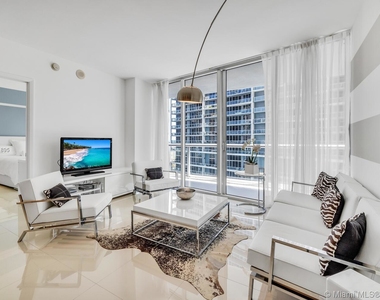 475 Brickell Ave - Photo Thumbnail 10