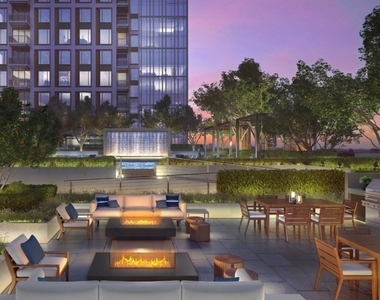 135 Seaport Blvd - Photo Thumbnail 19