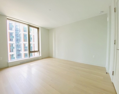 135 Seaport Blvd - Photo Thumbnail 5