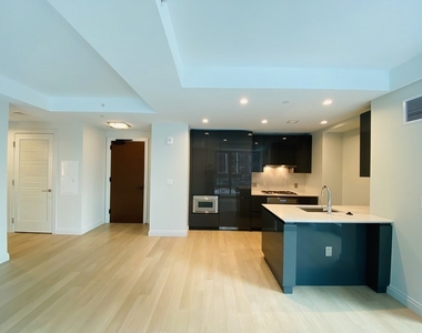 135 Seaport Blvd - Photo Thumbnail 0