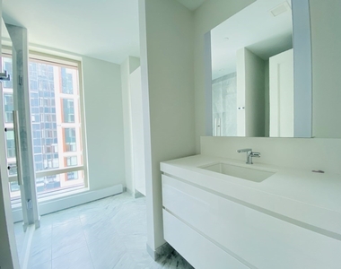 135 Seaport Blvd - Photo Thumbnail 8