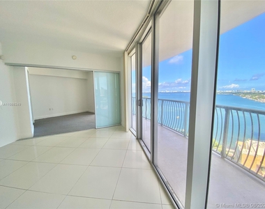 1750 N Bayshore Dr - Photo Thumbnail 6