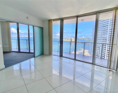 1750 N Bayshore Dr - Photo Thumbnail 2