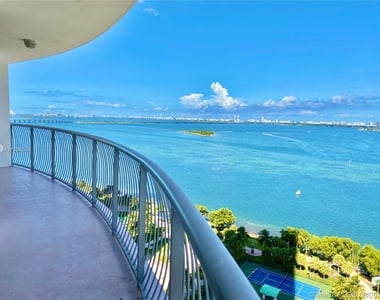 1750 N Bayshore Dr - Photo Thumbnail 0