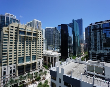 1060 Brickell Ave - Photo Thumbnail 6