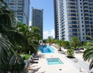 1060 Brickell Ave - Photo Thumbnail 4