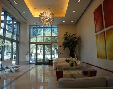 1060 Brickell Ave - Photo Thumbnail 2