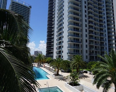 1060 Brickell Ave - Photo Thumbnail 0