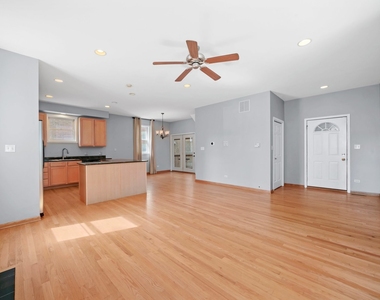 4627 North Kenmore Avenue - Photo Thumbnail 4