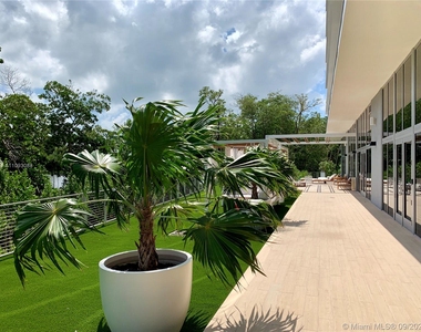 16385 Biscayne Blvd - Photo Thumbnail 66