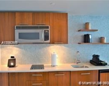 6801 Collins Ave - Photo Thumbnail 4