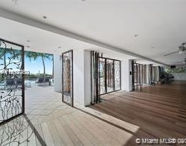 6801 Collins Ave - Photo Thumbnail 37