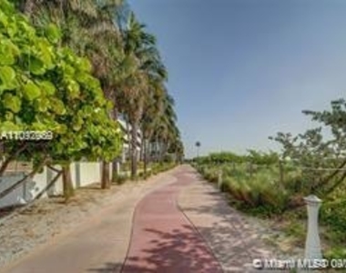 6801 Collins Ave - Photo Thumbnail 22