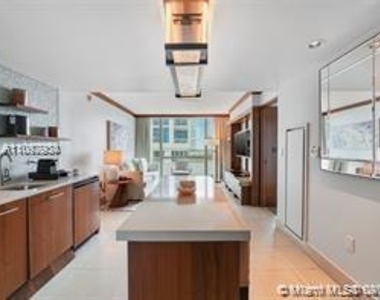 6801 Collins Ave - Photo Thumbnail 21