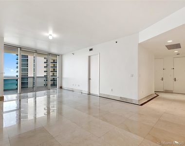 16001 Collins Ave - Photo Thumbnail 8