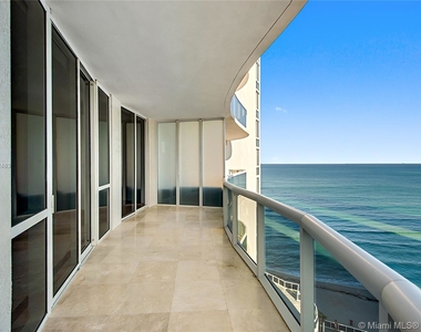 16001 Collins Ave - Photo Thumbnail 7