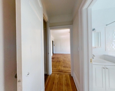 Spectacular sunny and large 1 bed for rent in Prime  Dagaw pl Hudson heights - Photo Thumbnail 10