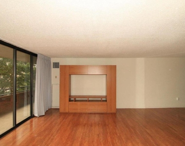 2555 Pennsylvania Ave Nw #406 - Photo Thumbnail 3