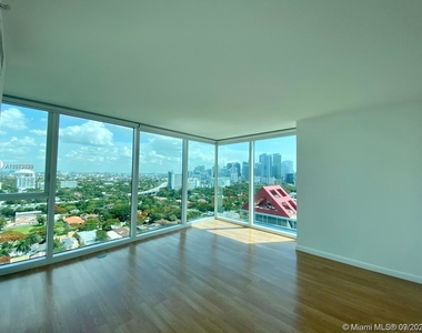 2101 Brickell Ave - Photo Thumbnail 3