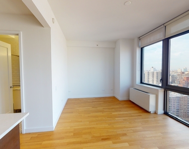 808 Columbus Avenue - Photo Thumbnail 7