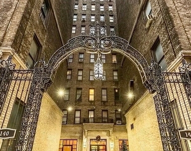 East 46th Street - Photo Thumbnail 4