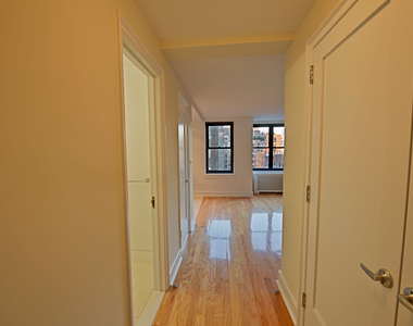 400 E 57th St - Photo Thumbnail 2