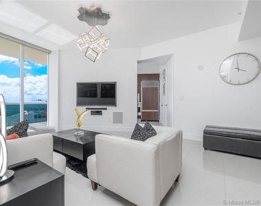 15811 Collins Ave - Photo Thumbnail 8