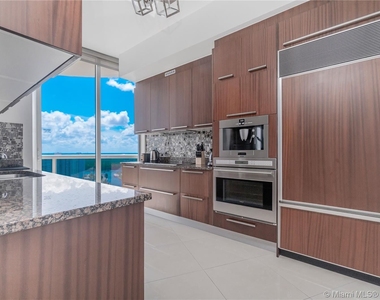 15811 Collins Ave - Photo Thumbnail 5