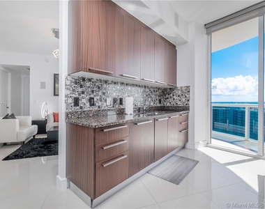 15811 Collins Ave - Photo Thumbnail 6