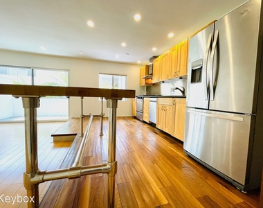 610 Strand St Unit 10 - Photo Thumbnail 8