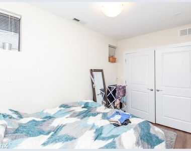 1542 N Oakley Ave - Photo Thumbnail 12