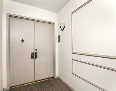 1833 Fairburn Ave Apt 303 - Photo Thumbnail 2