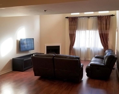 602 S Wilton Pl Apt 304 - Photo Thumbnail 6