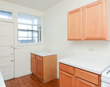 3510 N. Wolcott, Unit 2 - Photo Thumbnail 2