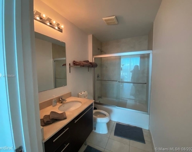 1900 N Bayshore Dr Apt 2314 - Photo Thumbnail 9