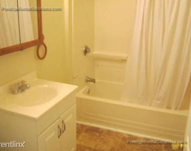 19 Roseclair St - Photo Thumbnail 5