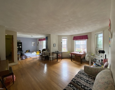 310 Tappan St Apt 3 - Photo Thumbnail 0