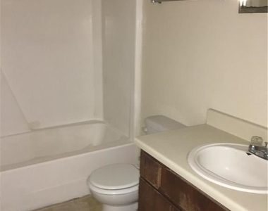 1107 Verde Dr Apt 28 - Photo Thumbnail 5